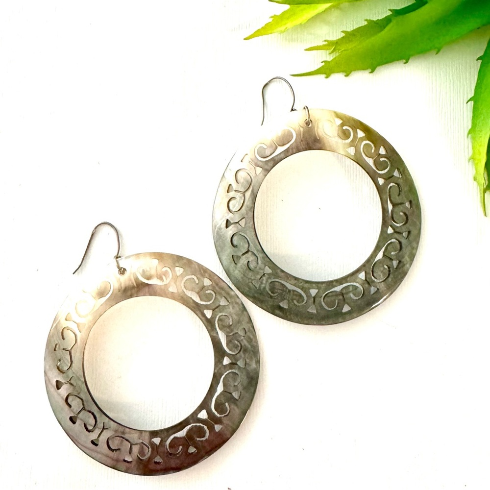 Dark MOP Shell Soixante Neuf Earrings
